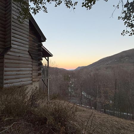 Cozy Bear Cabin-Stunning Mountain View, Dogs Welcome With Pet Rate マギー・バレー エクステリア 写真