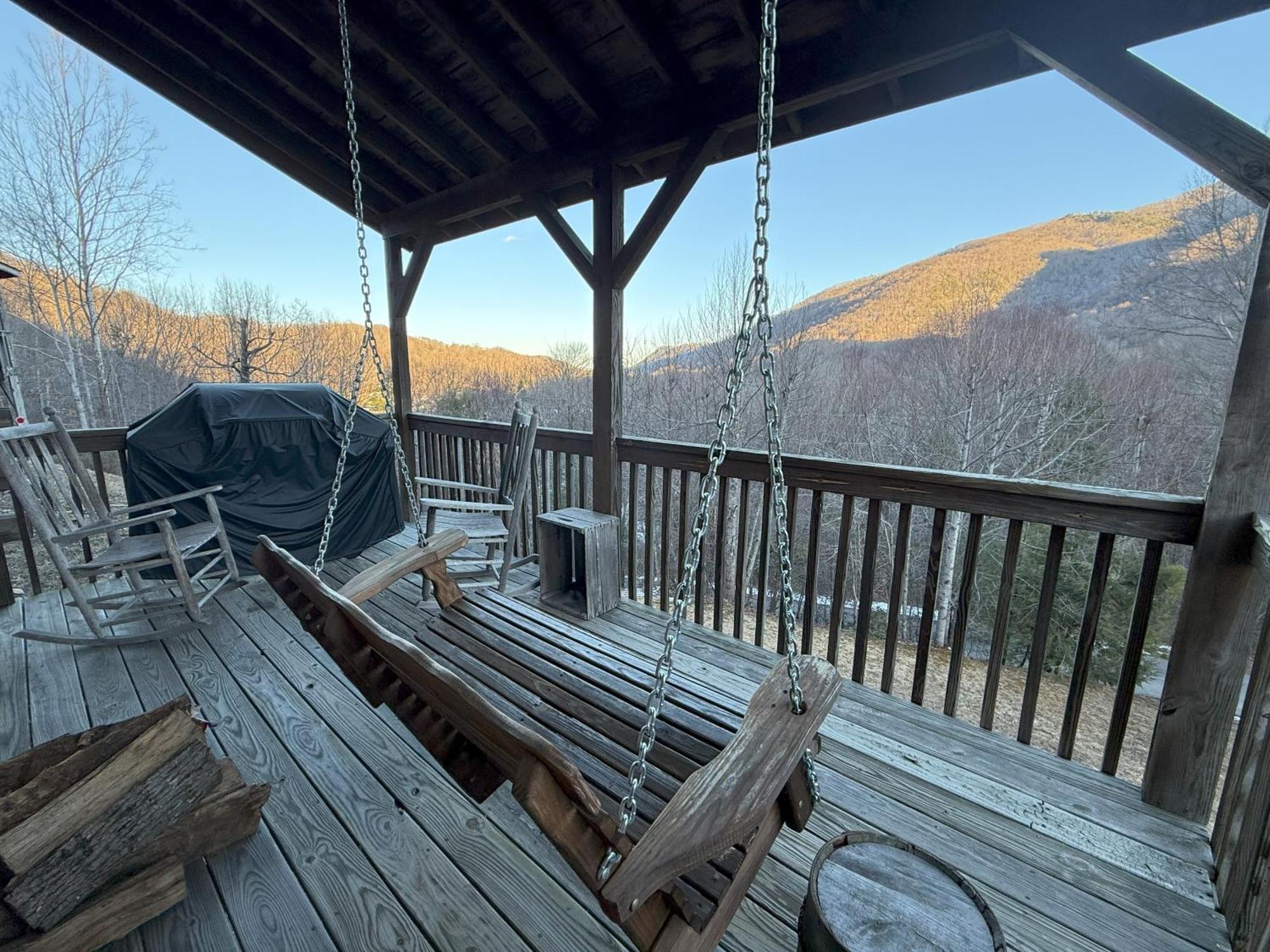 Cozy Bear Cabin-Stunning Mountain View, Dogs Welcome With Pet Rate マギー・バレー エクステリア 写真